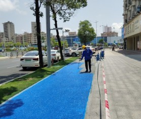 深圳宝安区蓝色透水混凝土面层保护剂喷涂完成，顺利收工！