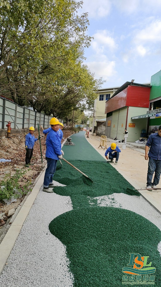 广州黄埔开达路市政道路【彩色透水沥青】正式开始施工！